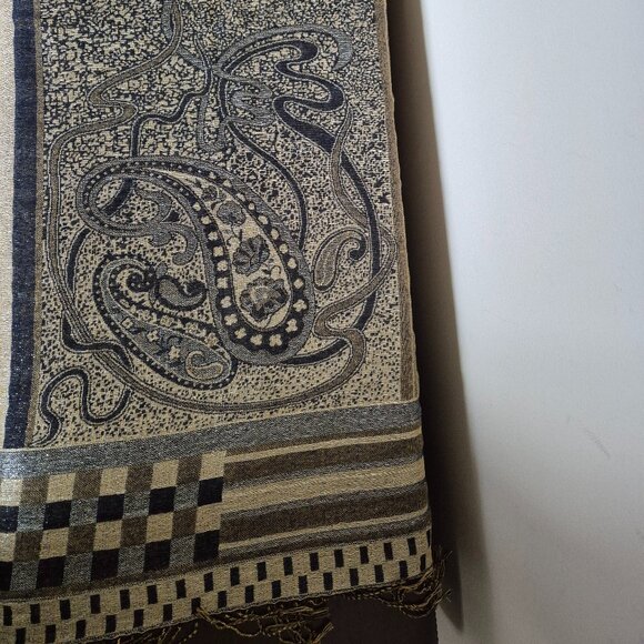 Wrap / Scarf - Picture 8 of 10